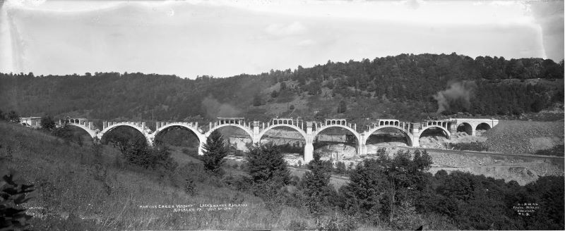 A black-and-white photo of the bridge during construction